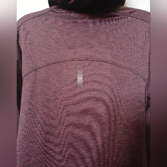 ATHLETA Striated Stow Reflector Pull- Over Plum Color Hoodie. Size M - Picture 13 of 14
